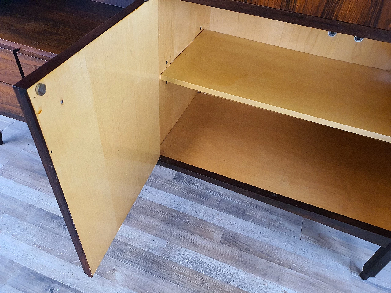 Credenza in palissandro stile scandinavo con ante scorrevoli di IMA Mobili, anni '70 31