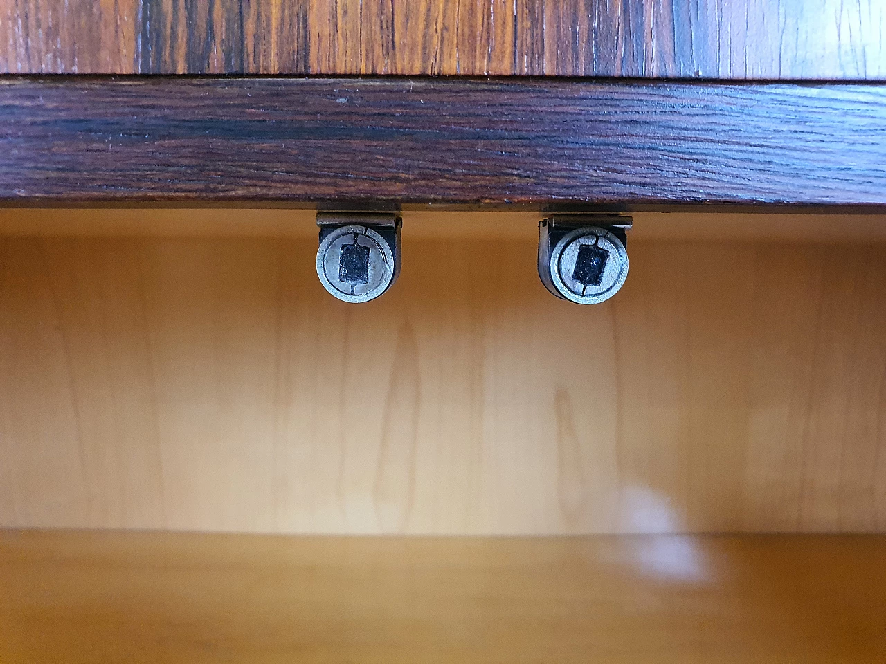 Credenza in palissandro stile scandinavo con ante scorrevoli di IMA Mobili, anni '70 33