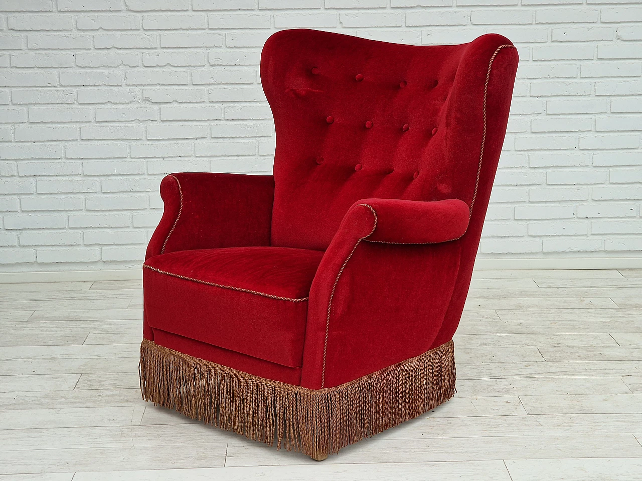 Poltrona danese con schienale alto in velluto rosso ciliegia, anni '60 8