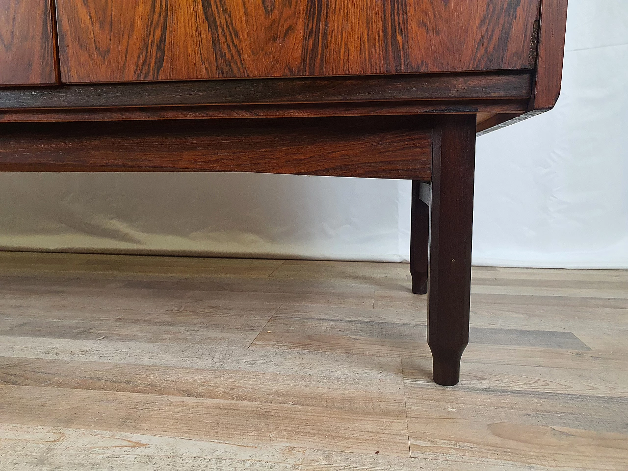 Credenza in palissandro stile scandinavo con ante scorrevoli di IMA Mobili, anni '70 35