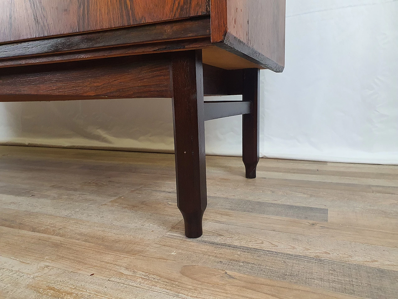 Credenza in palissandro stile scandinavo con ante scorrevoli di IMA Mobili, anni '70 36