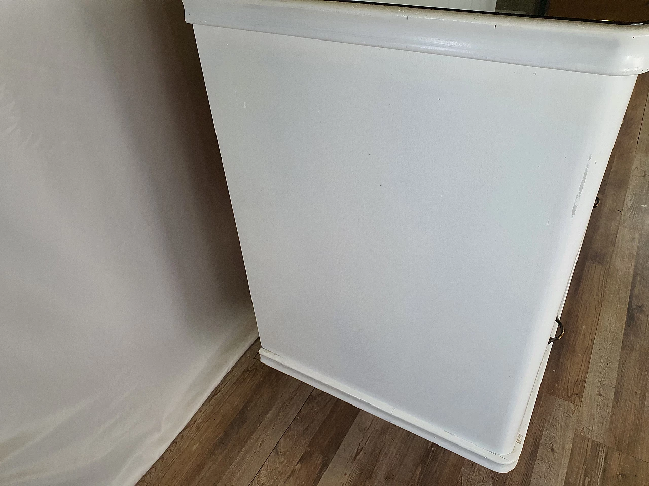 Credenza Shabby Chic in legno laccato bianco con piano specchiato, anni '20 2