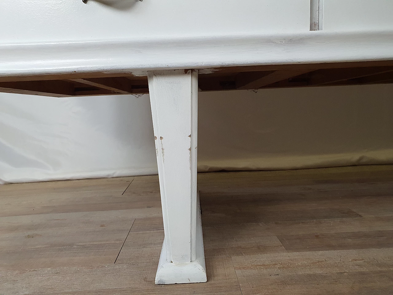 Credenza Shabby Chic in legno laccato bianco con piano specchiato, anni '20 36