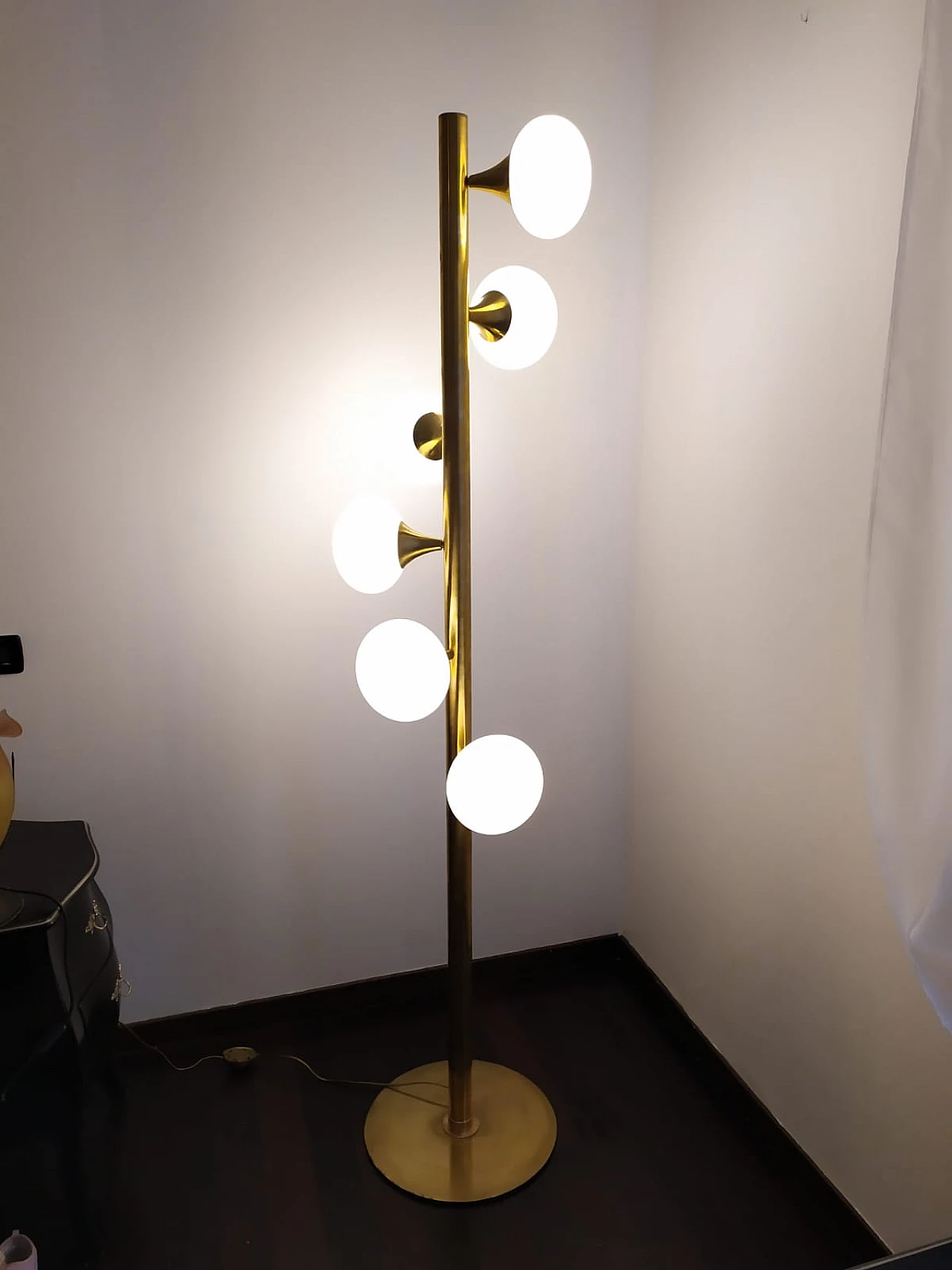 Brass floor lamp with spiral glass oval shades, 1970s 10