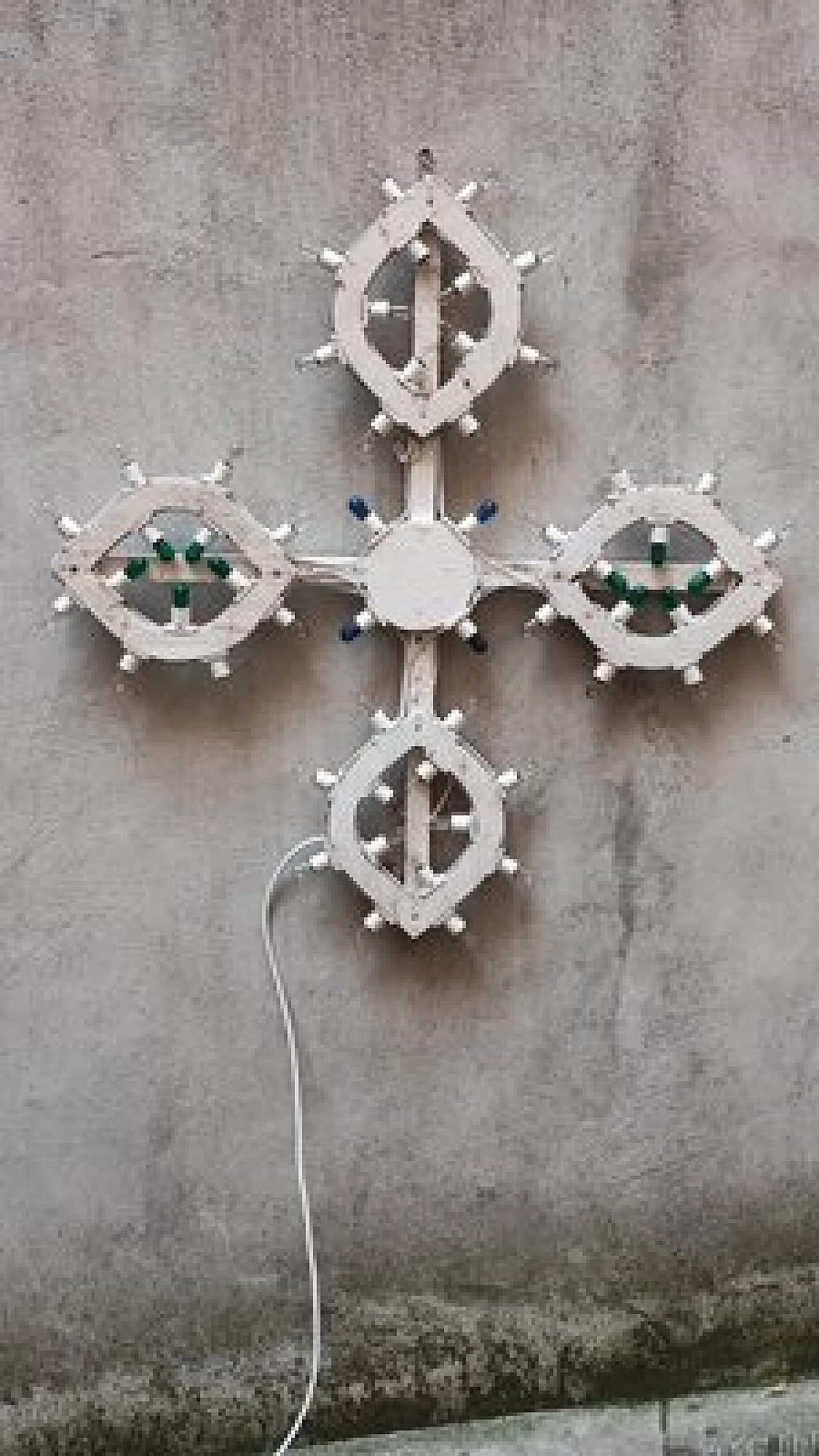 Insegna luminosa a croce, anni '70 1