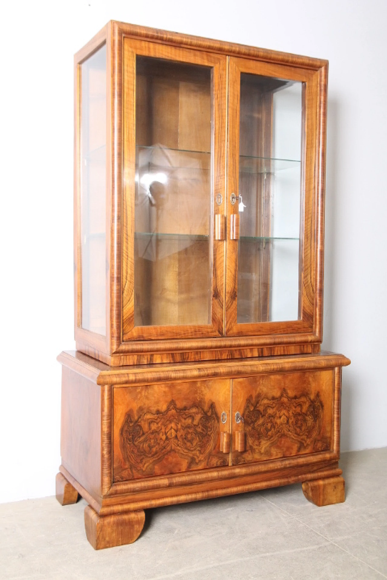 Art Deco walnut and briar-root glass cabinet, 1940s 8