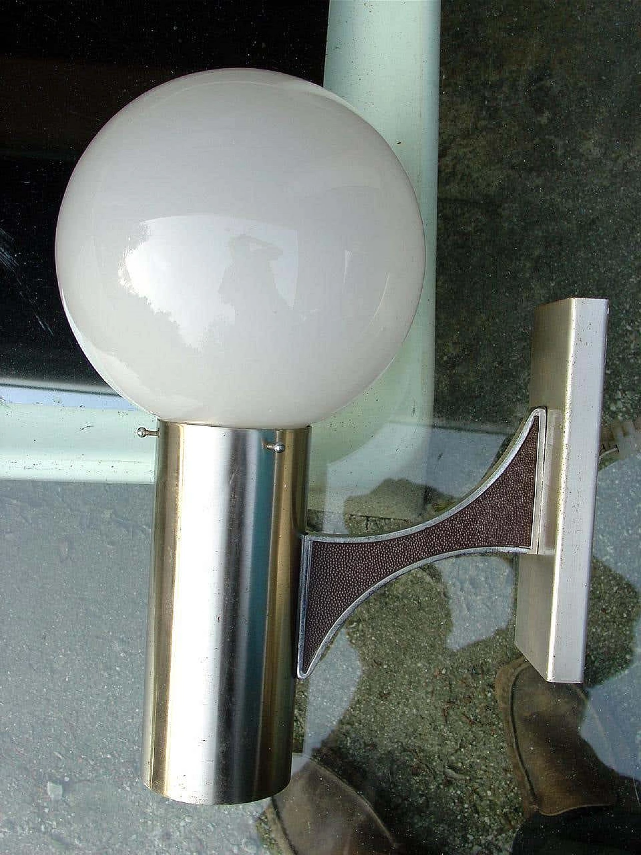 Wall lamp with metal frame and spherical diffuser for Sciolari, 1970s 4