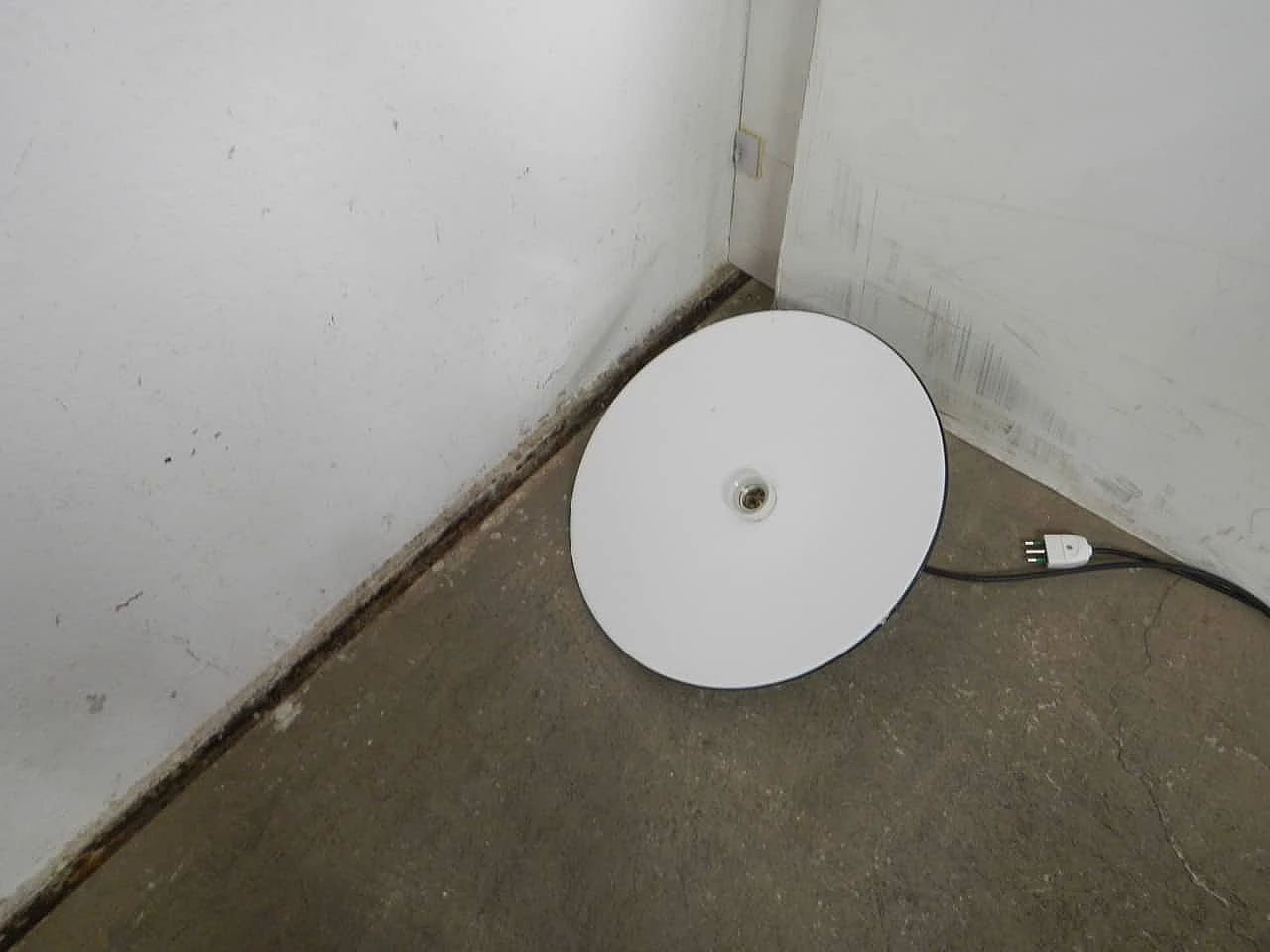 Lampadario a piatto in metallo  e ceramica, anni '60 6