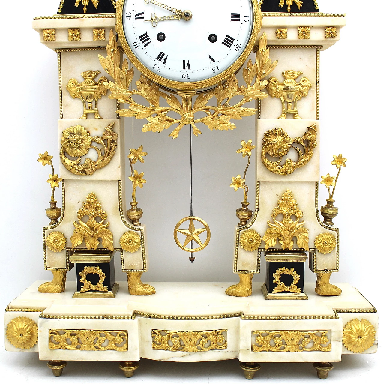 Louis XVI bronze and marble table pendulum clock, late 18th century 2