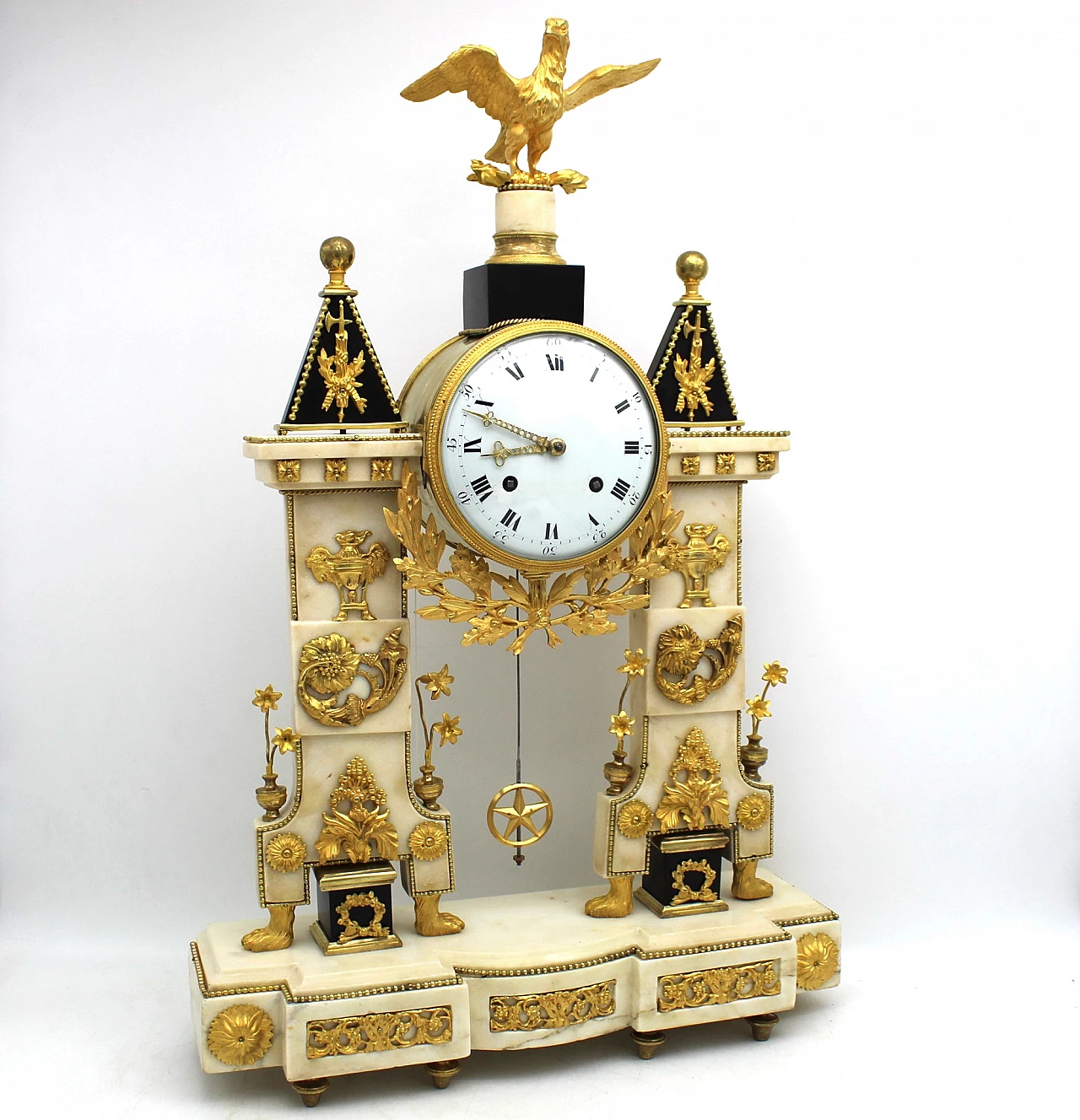 Louis XVI bronze and marble table pendulum clock, late 18th century 4