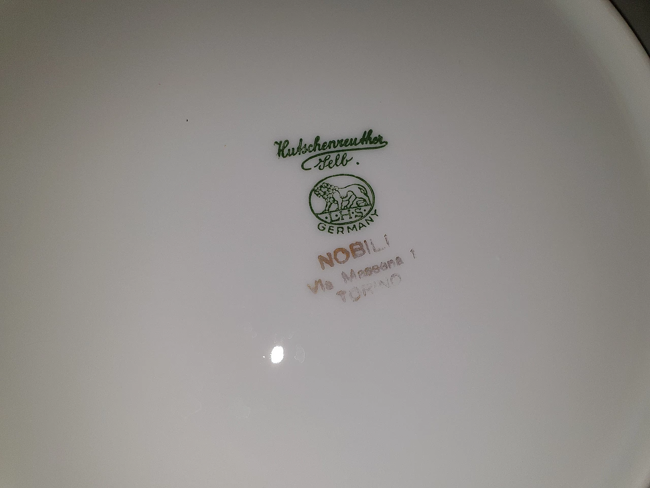 Hutschenreuther white porcelain dinner service with pure gold initials, 1960s 2