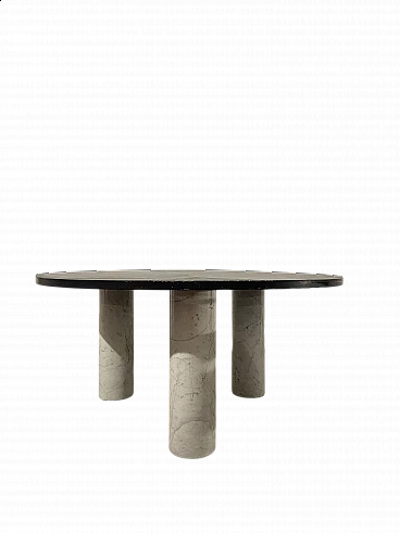 Tavolo rotondo con base in marmo bianco di Carrara e piano in ardesia, anni '70