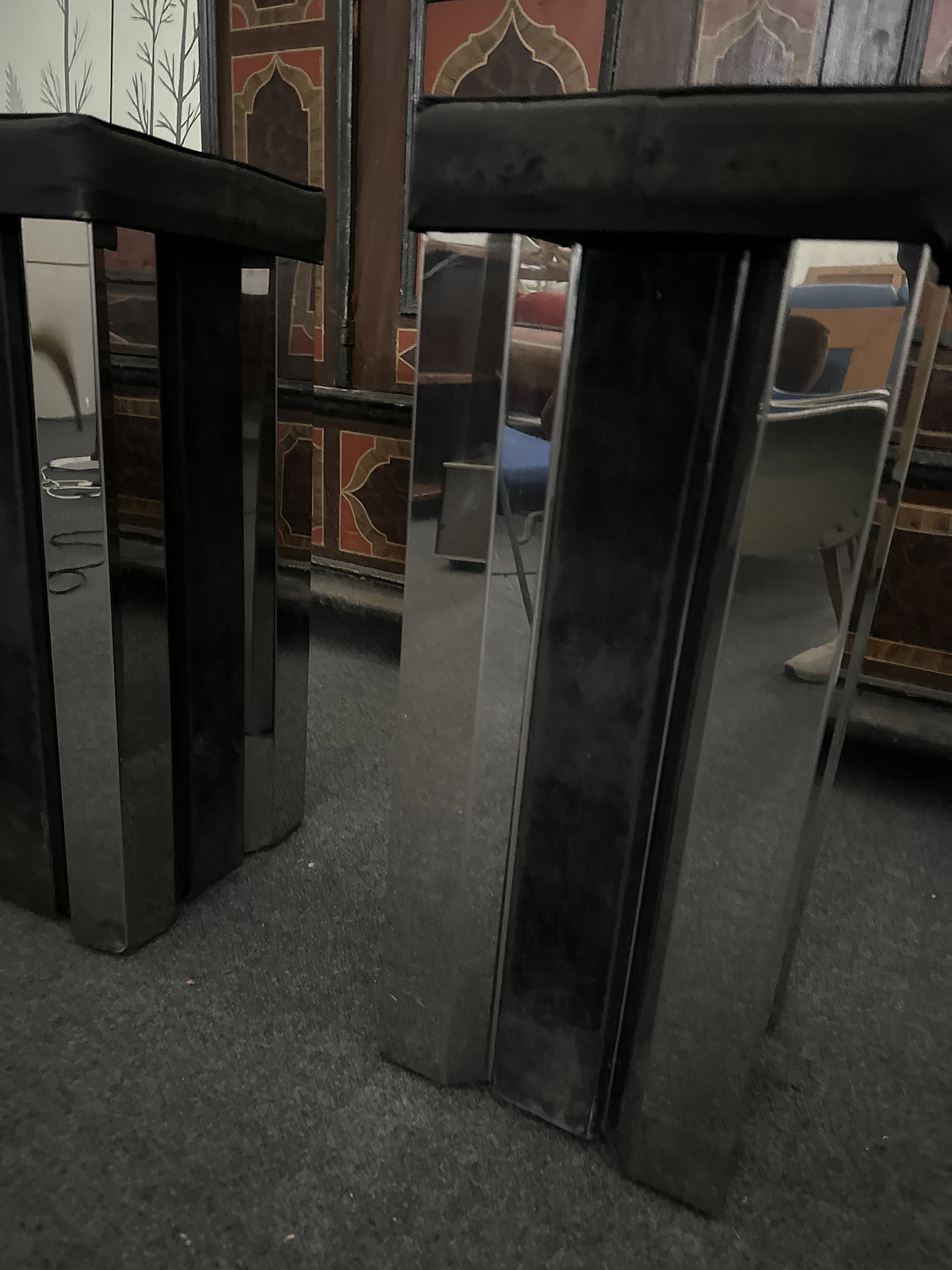 Mobile bar in acciaio e tessuto con coppia di sgabelli di Willy Rizzo, anni '70 5