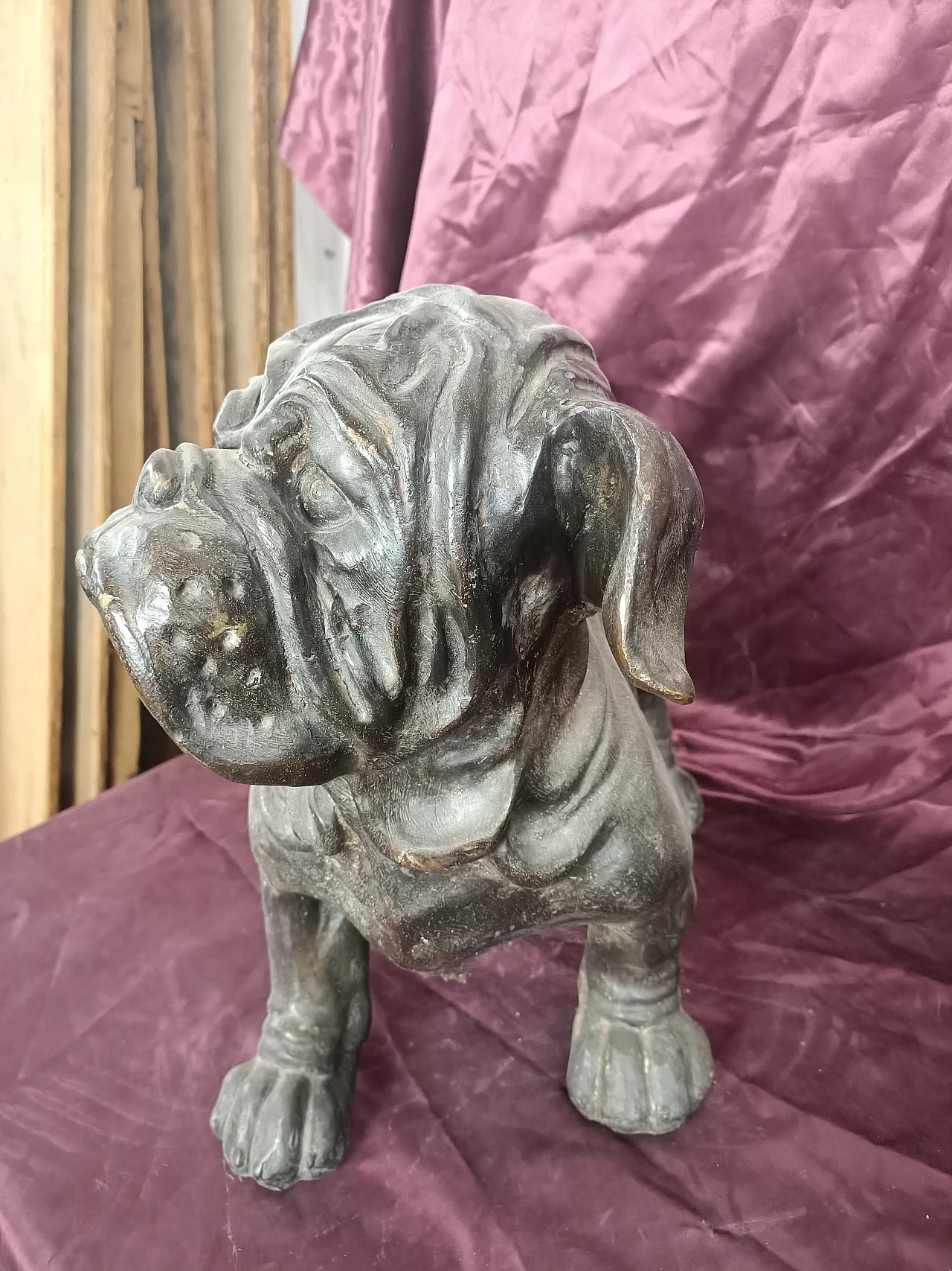 Scultura di bulldog inglese in bronzo brunito 1