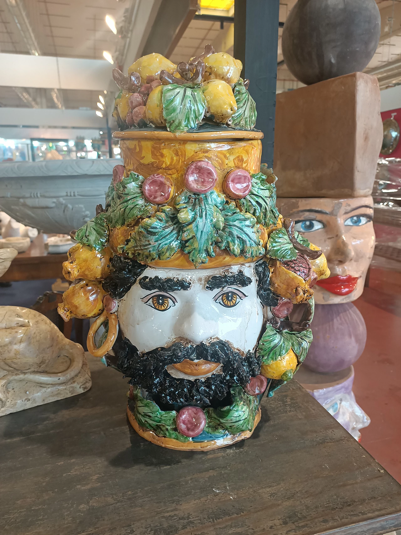 Coppia di vasi Teste di Moro con coperchio in ceramica di Caltagirone 3