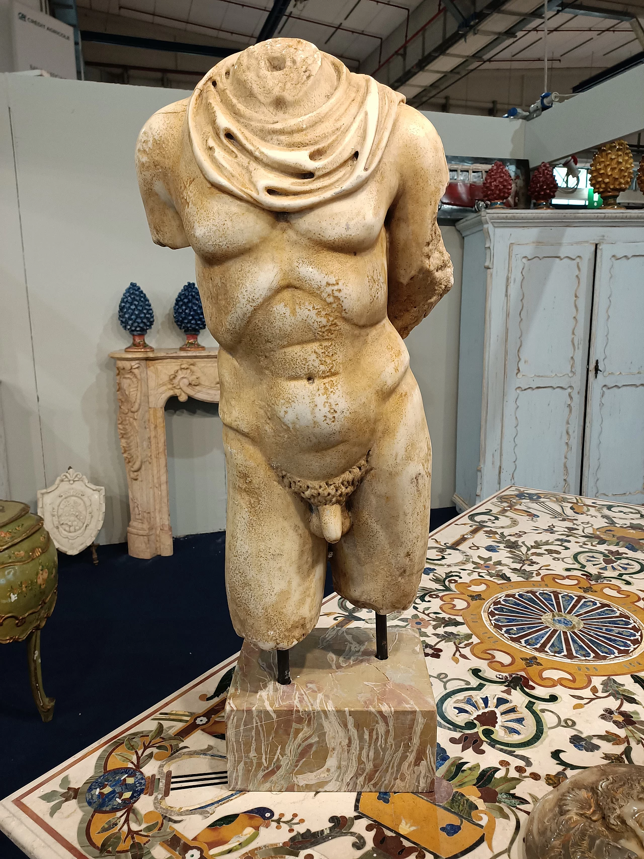 Busto maschile in marmo Thassos 6