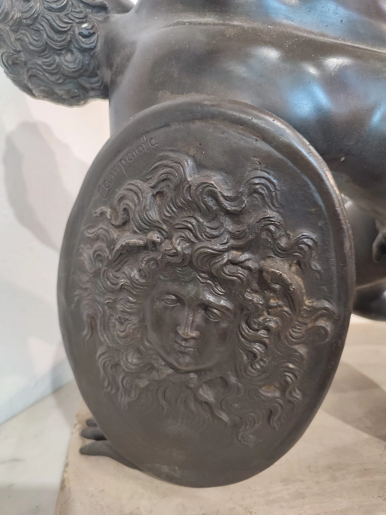Statua in bronzo di gladiatore su base in travertino, fine '800 5