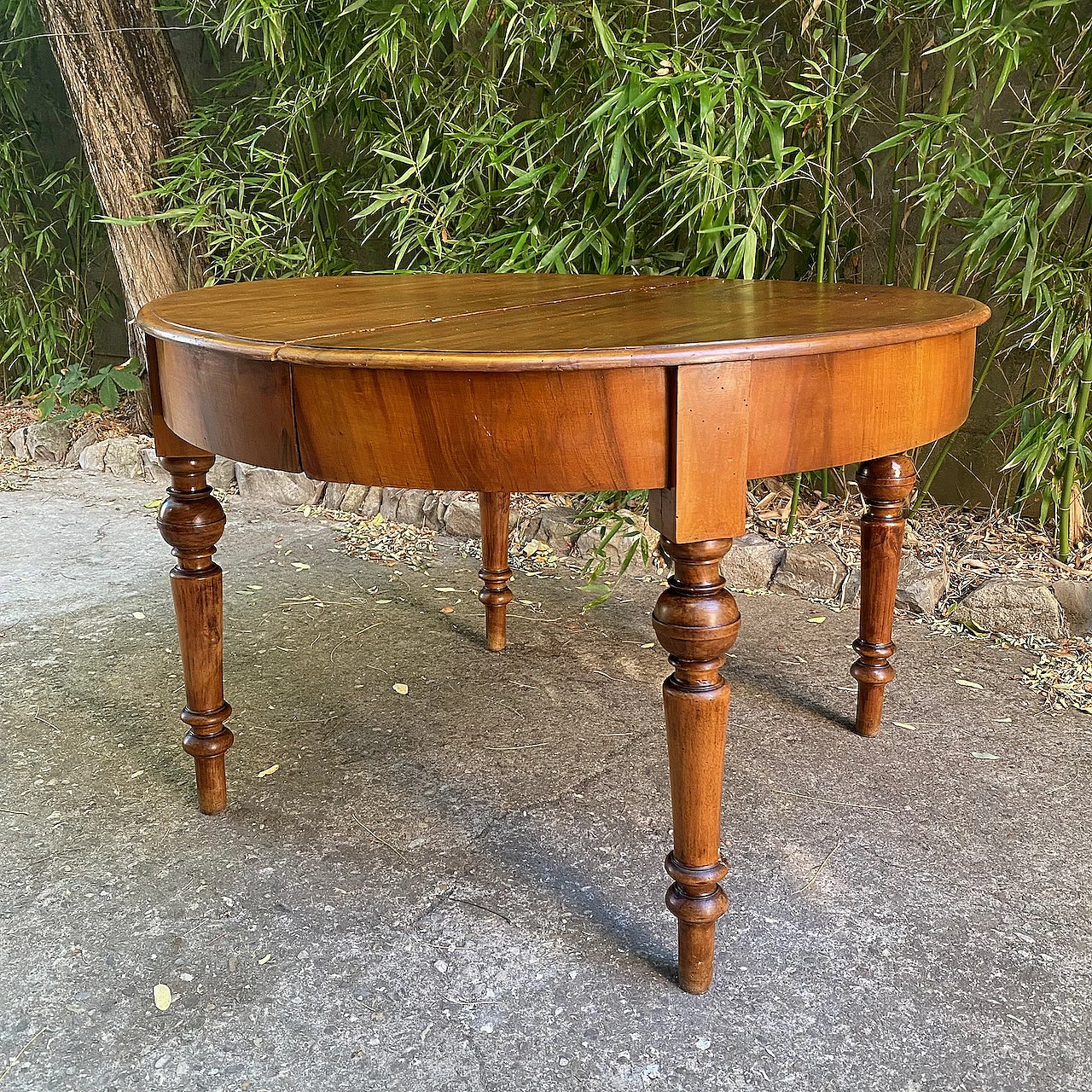 Round extendable cherrywood table, mid 19th century 1
