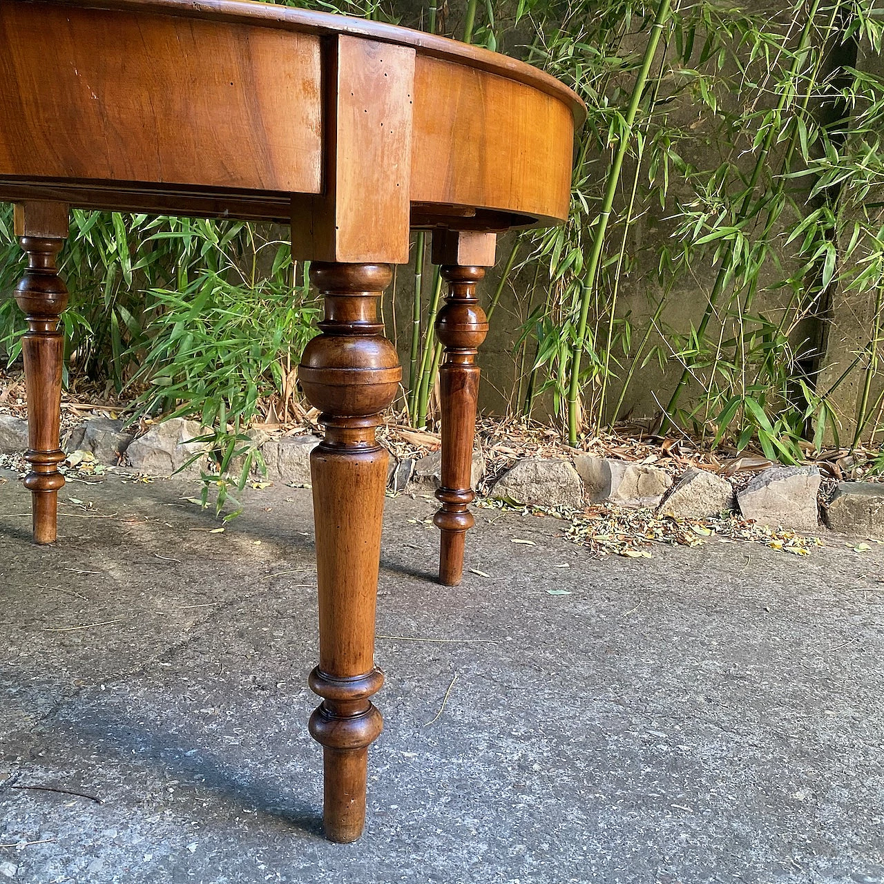 Round extendable cherrywood table, mid 19th century 3