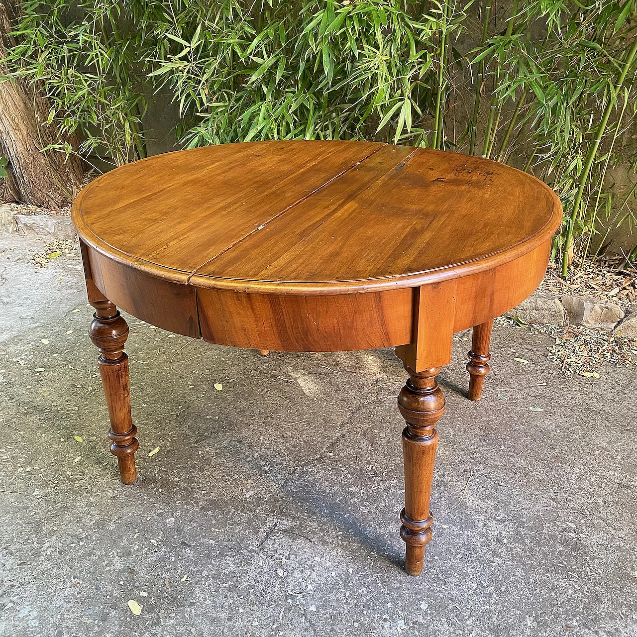 Round extendable cherrywood table, mid 19th century 5