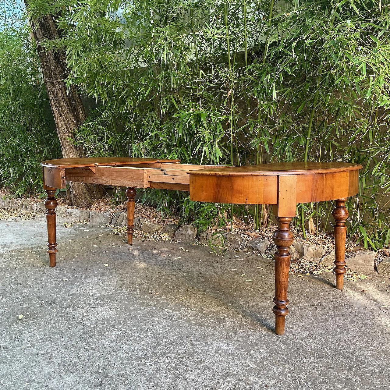 Round extendable cherrywood table, mid 19th century 7