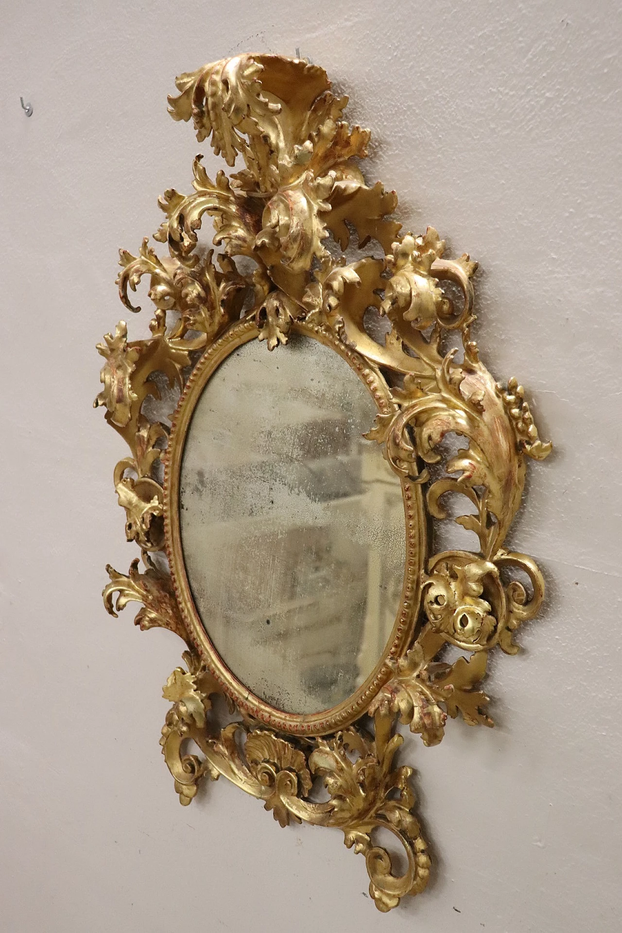 Cartoccio mirror in carved and gilded wood, 18th century 3
