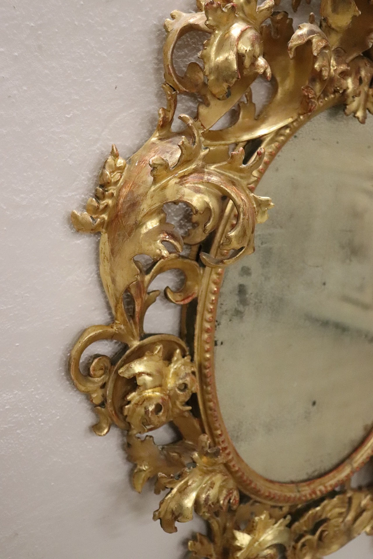 Cartoccio mirror in carved and gilded wood, 18th century 6