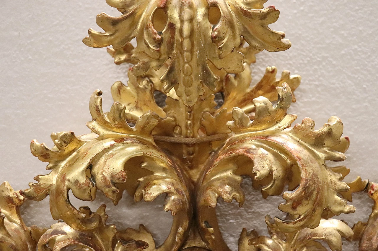 Cartoccio mirror in carved and gilded wood, 18th century 7
