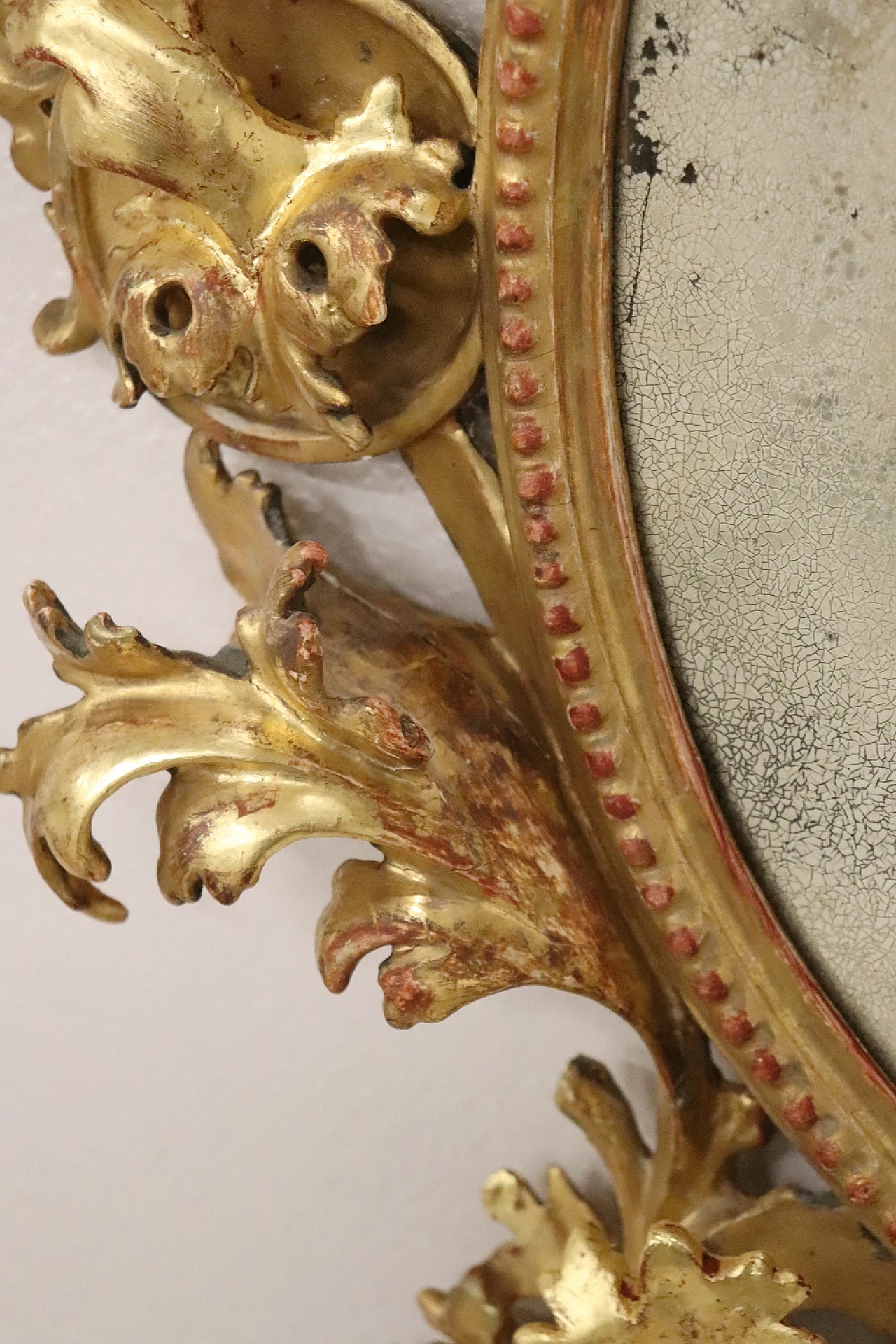 Cartoccio mirror in carved and gilded wood, 18th century 11