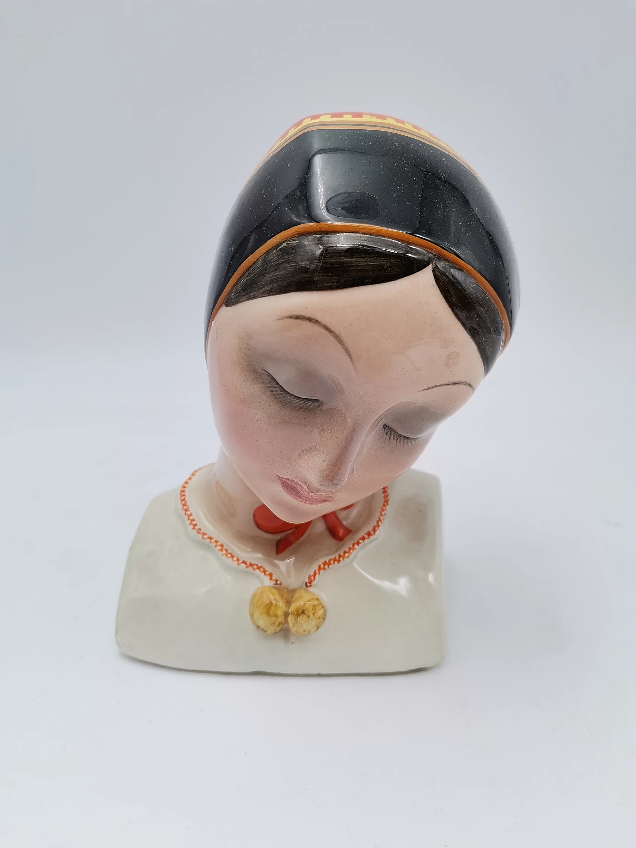 Testa di donna sarda in ceramica di C.I.A. Torino, anni '30 2