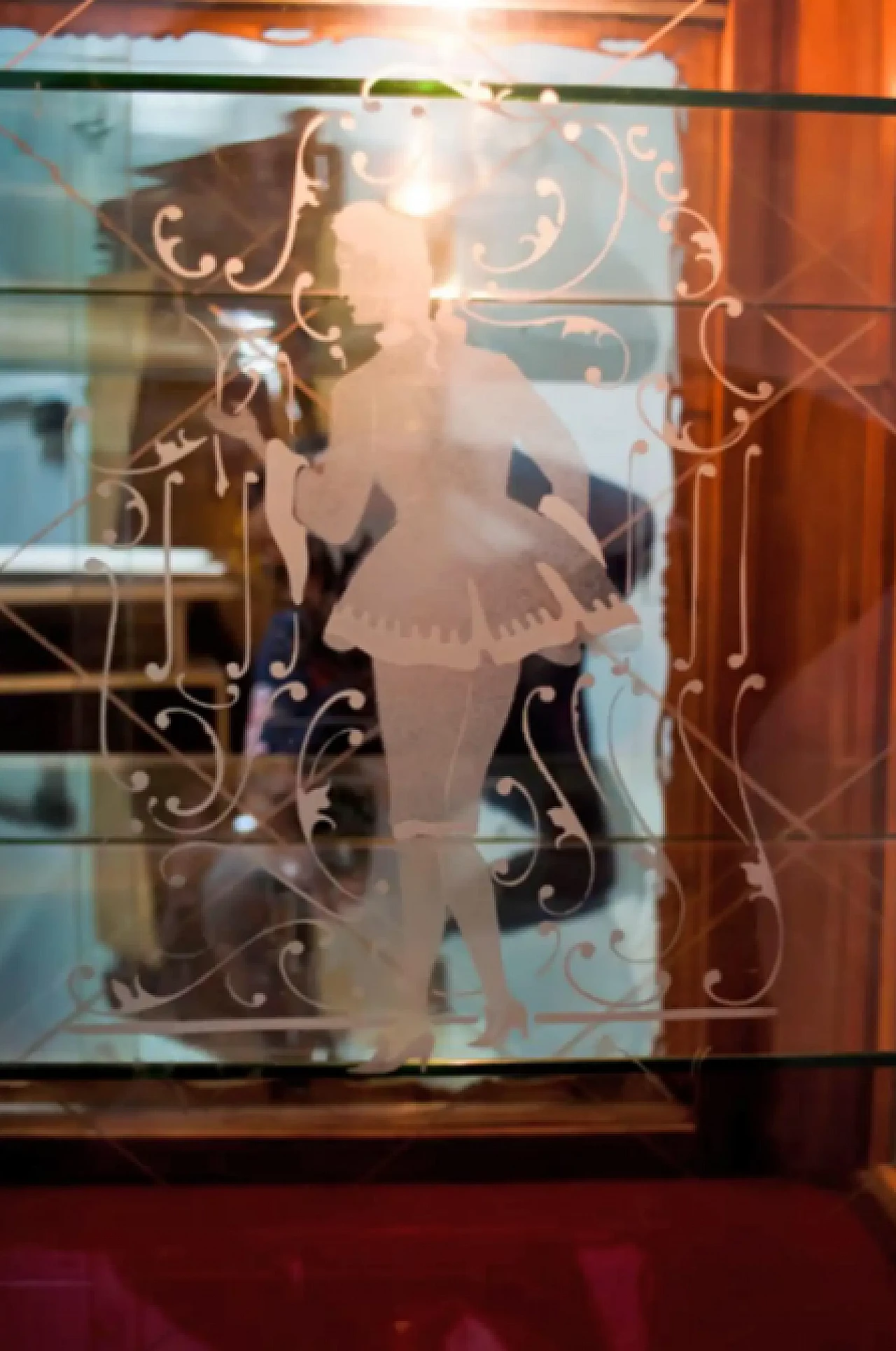 Mobile da bar in legno di noce e vetro, anni '40 6