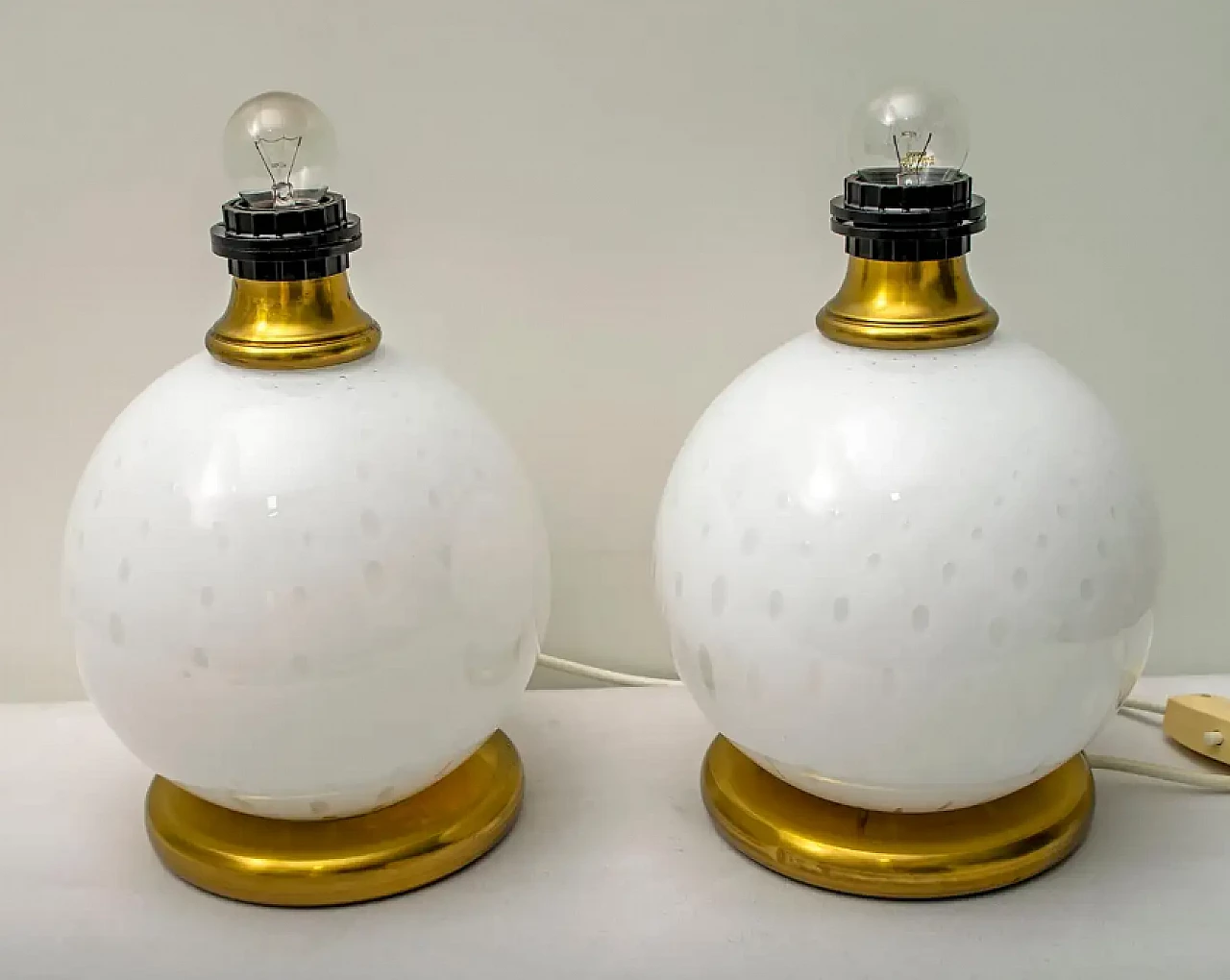 Coppia di lampade da tavolo in ottone e vetro soffiato di Murano, anni '70 2