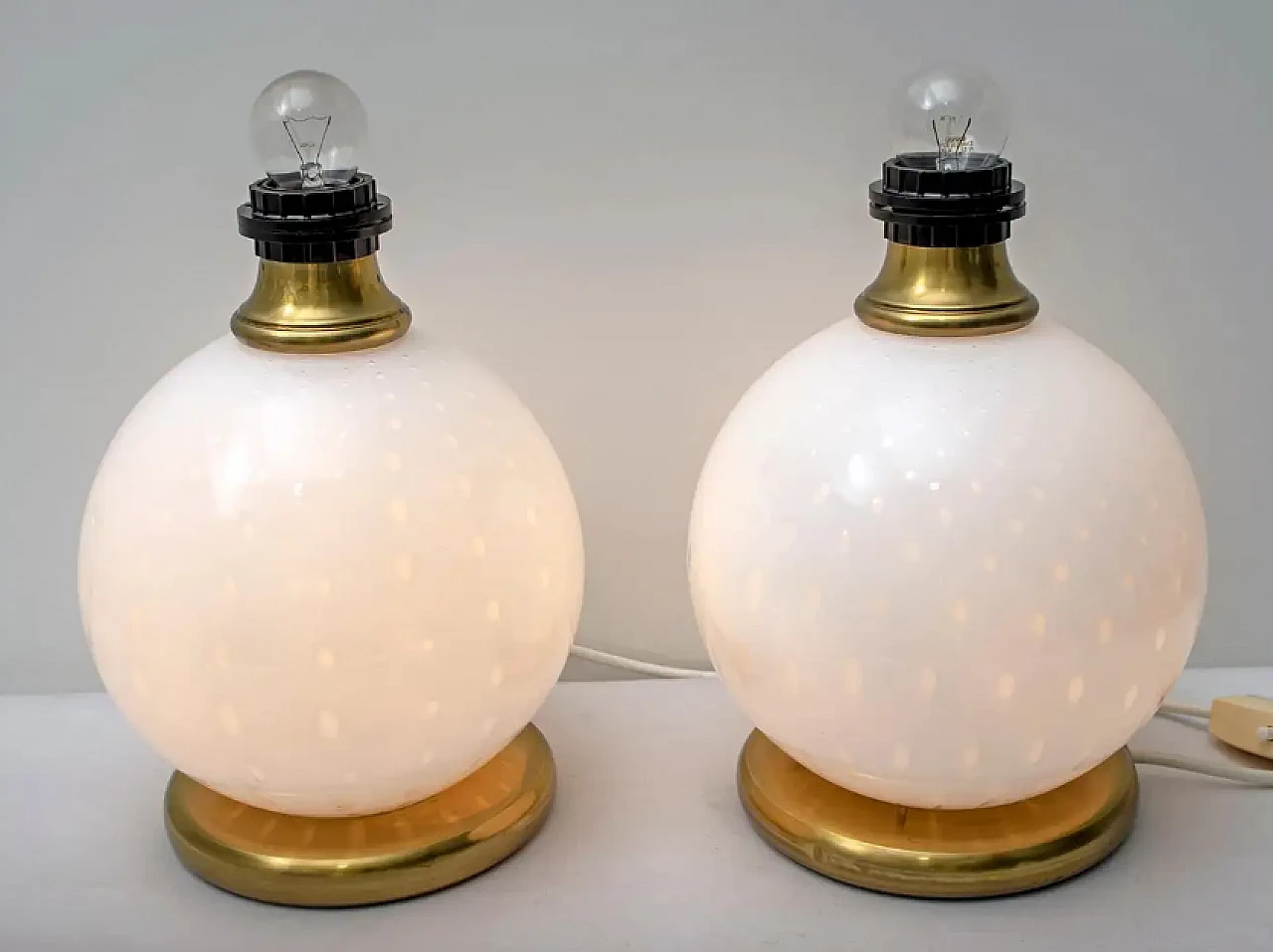 Coppia di lampade da tavolo in ottone e vetro soffiato di Murano, anni '70 4