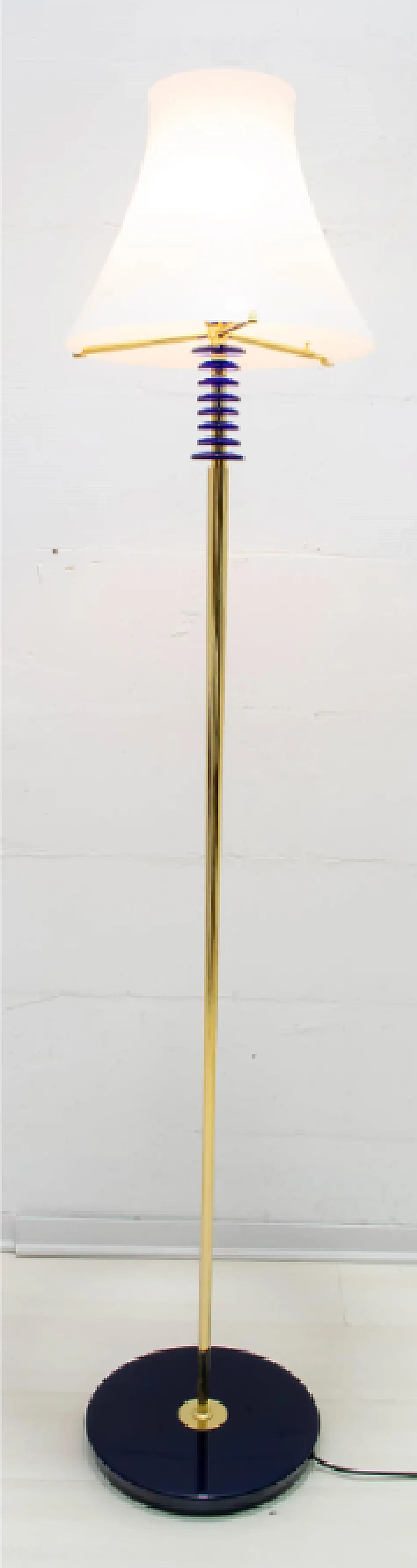 Floor lamp in brass and layered Murano glass, 1980s 2