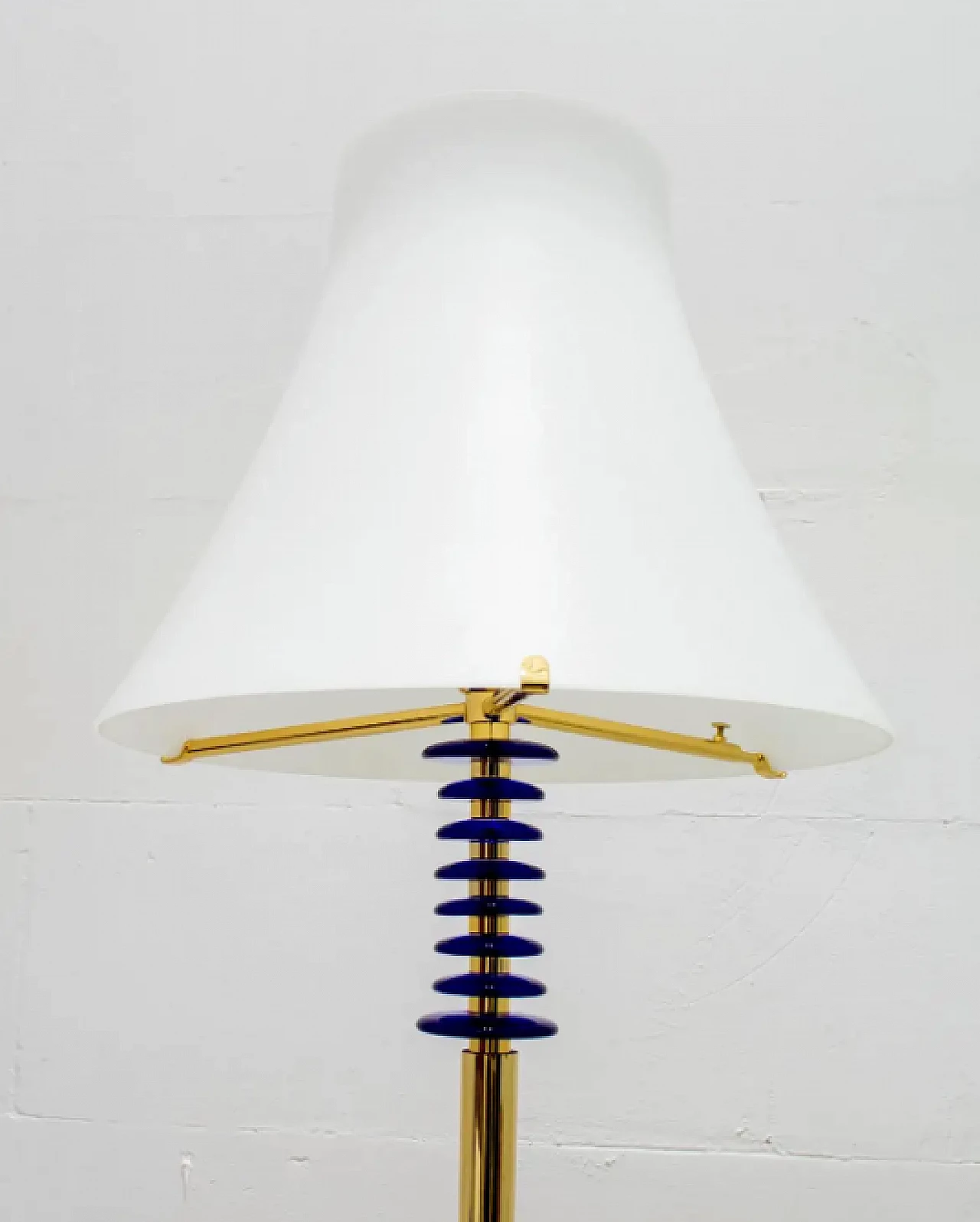 Floor lamp in brass and layered Murano glass, 1980s 3