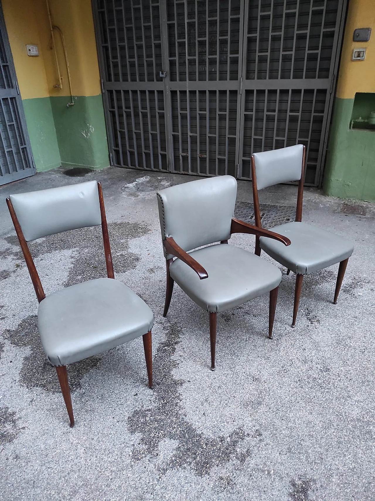 Coppia di sedie e poltrona di Vittorio Dassi, anni '60 1
