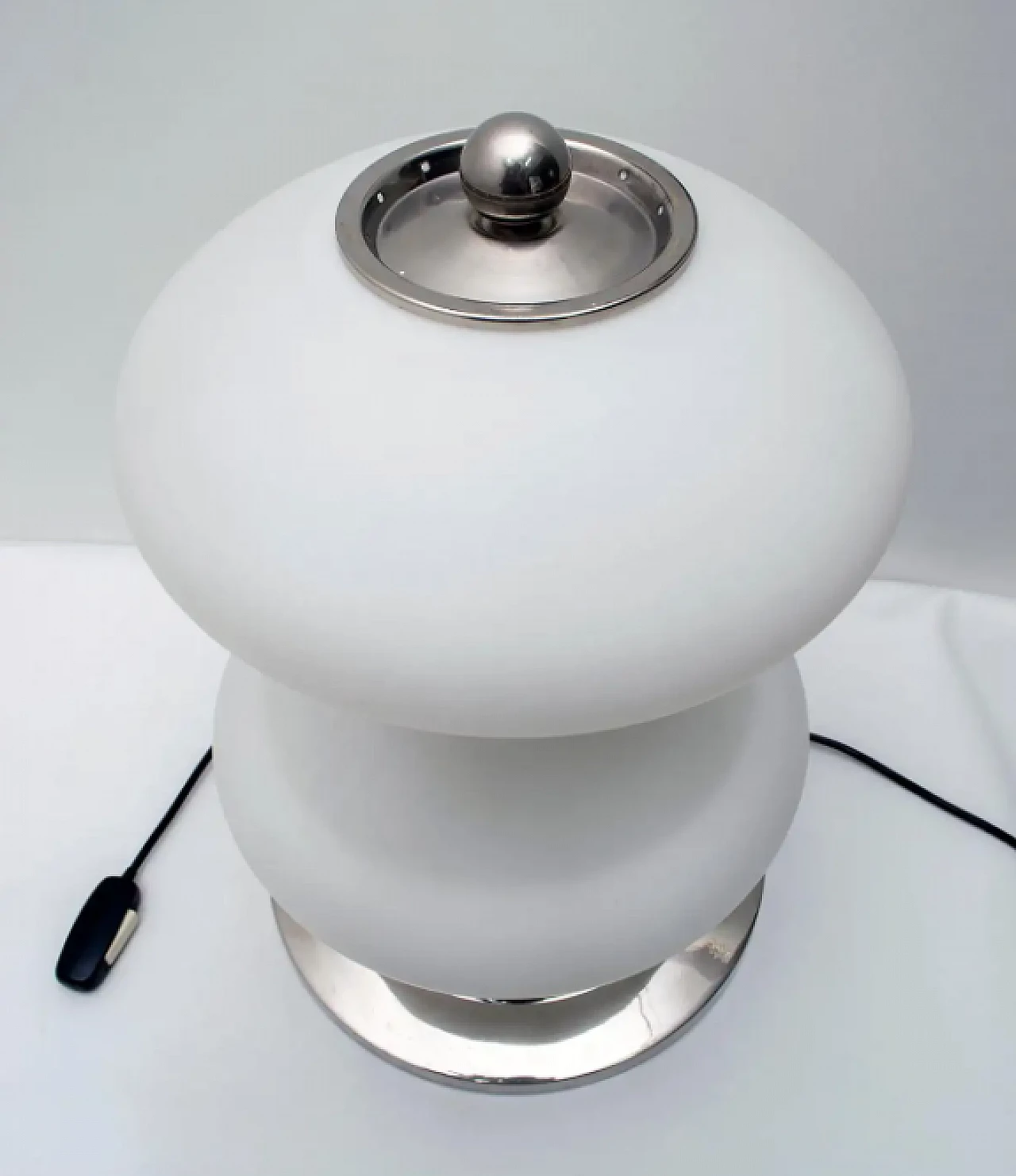 Murano opaline glass and chrome table lamp by Mazzega, 1960s 10