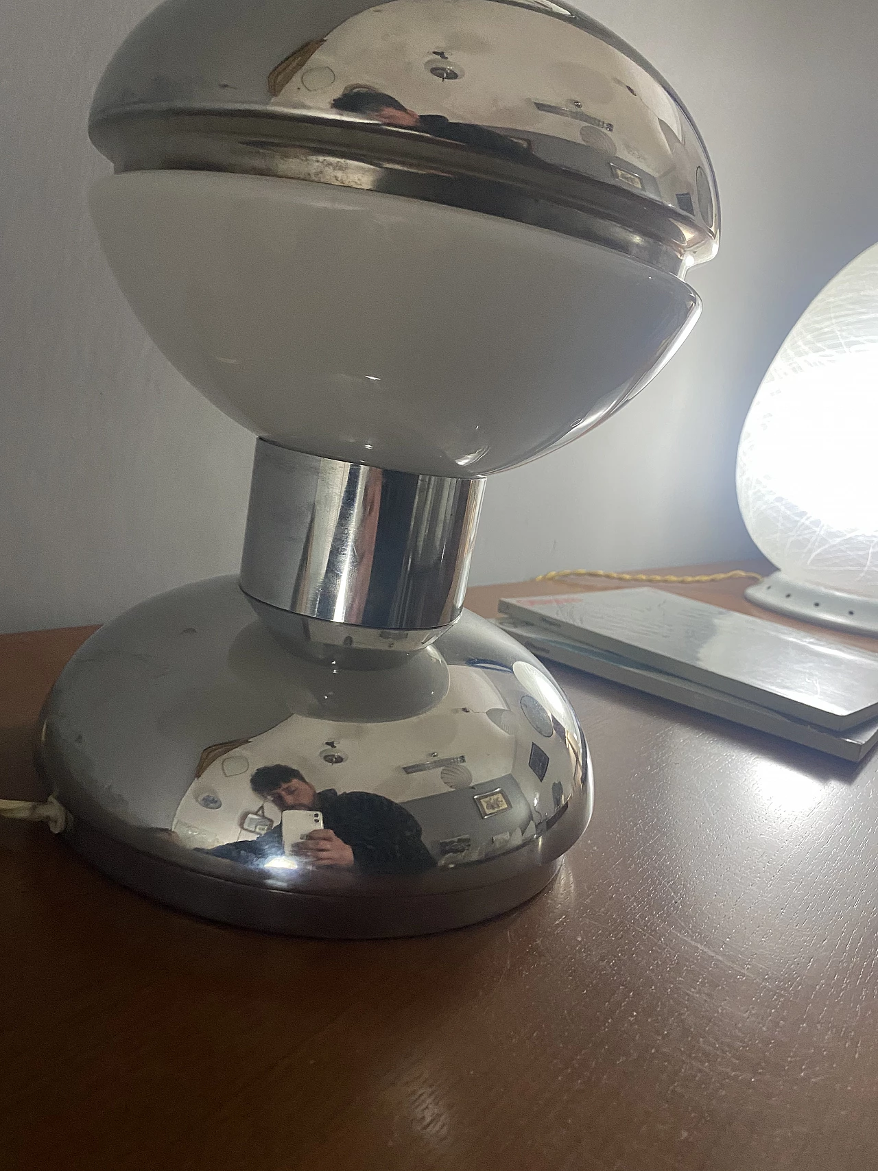 Lampada da tavolo in metallo e vetro di Reggiani, anni '60 4