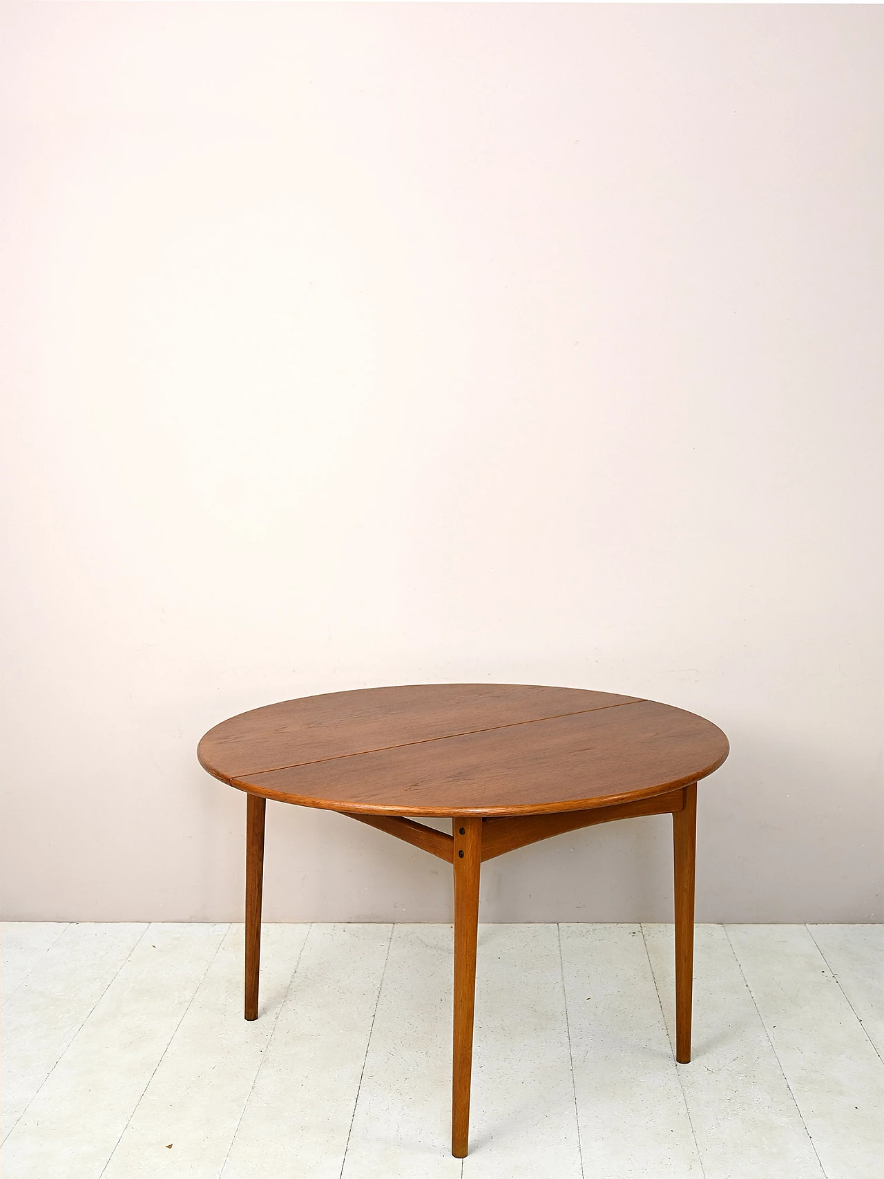 Round teak table with two extensions, 1960s 5