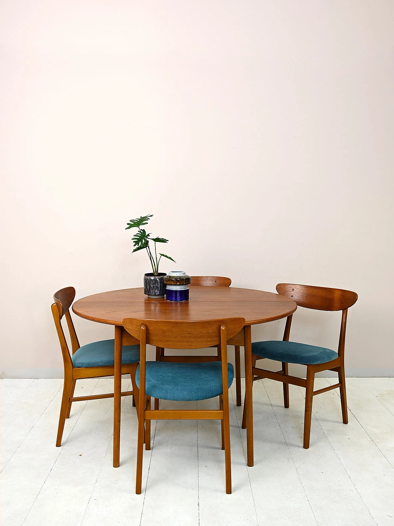 Round teak table with two extensions, 1960s 7
