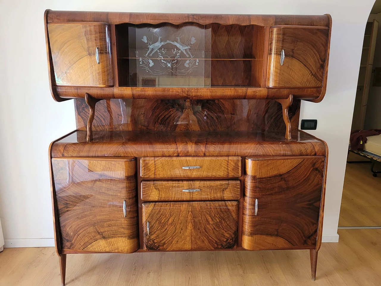 Credenza a due corpi in legno curvato con vetrina, anni '40 1