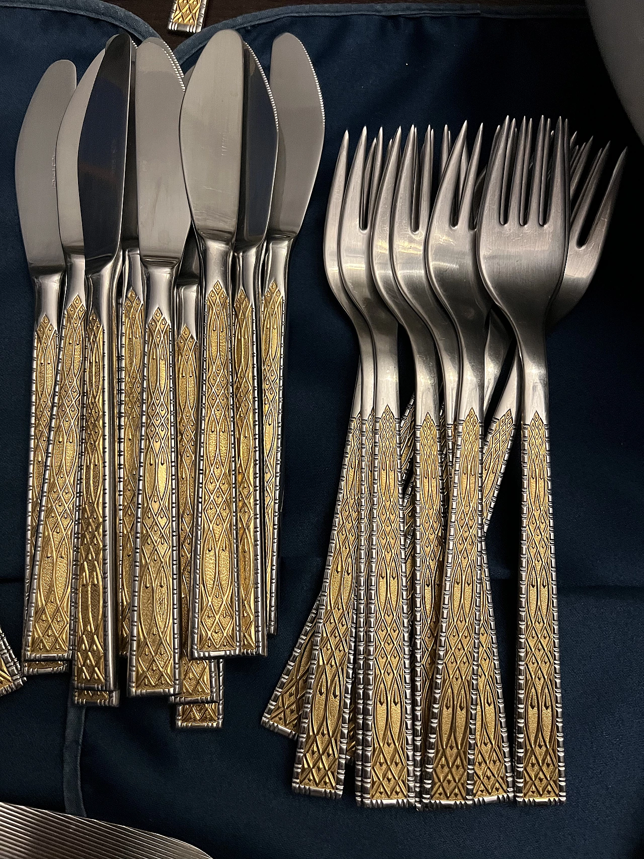 Servizio da tavola in porcellana con dettagli in oro 24 carati, inizio '900 4