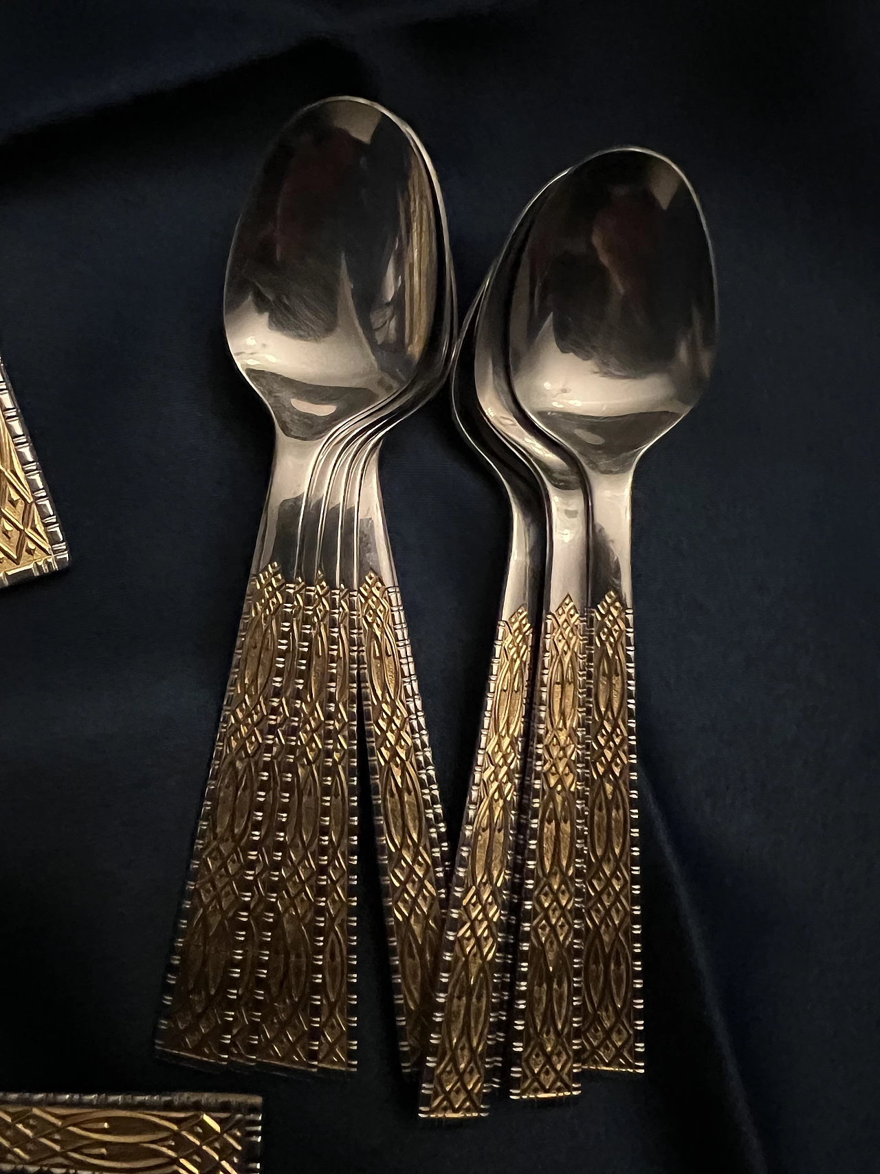 Servizio da tavola in porcellana con dettagli in oro 24 carati, inizio '900 6