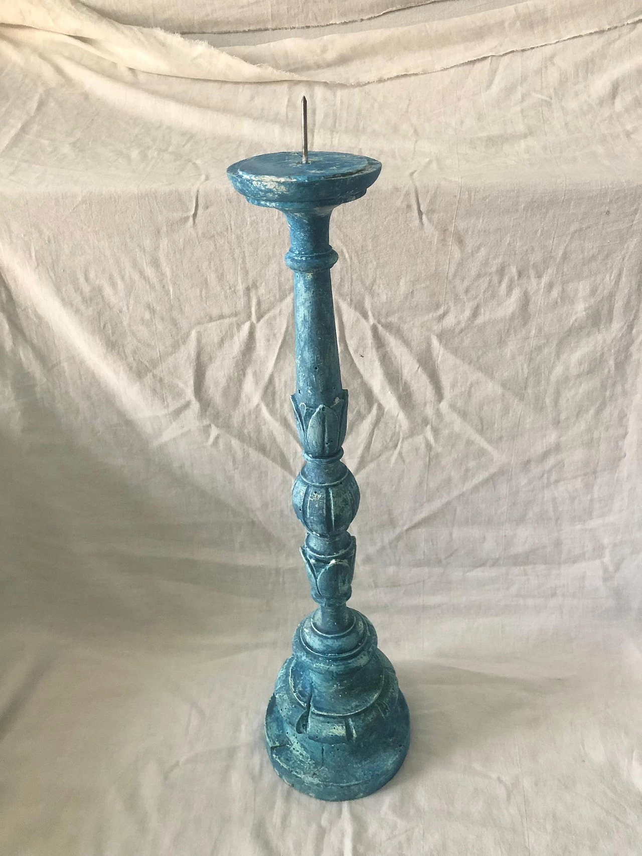 Carved and pickled blue wood candle holder, 1940s 3