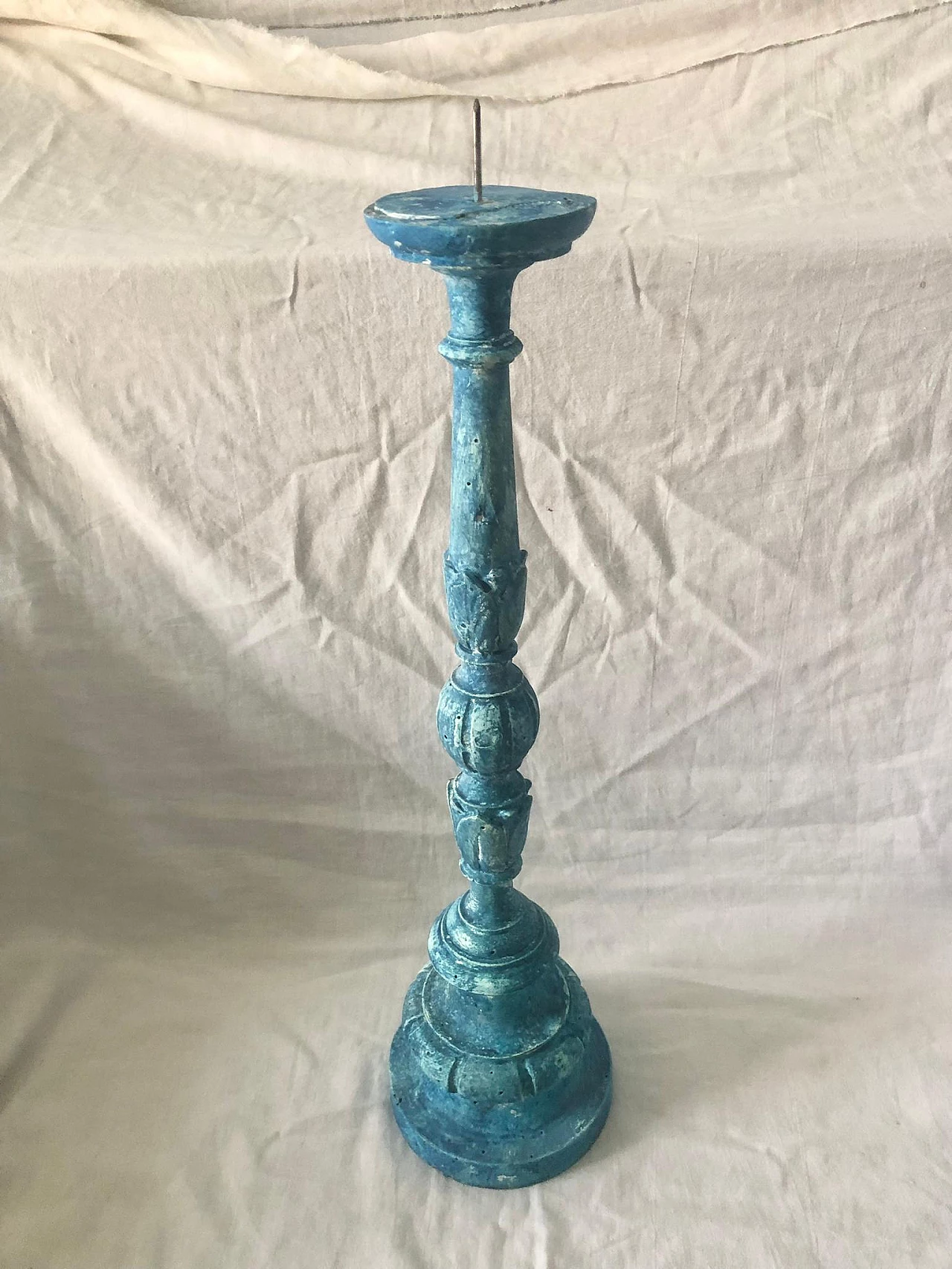 Carved and pickled blue wood candle holder, 1940s 4