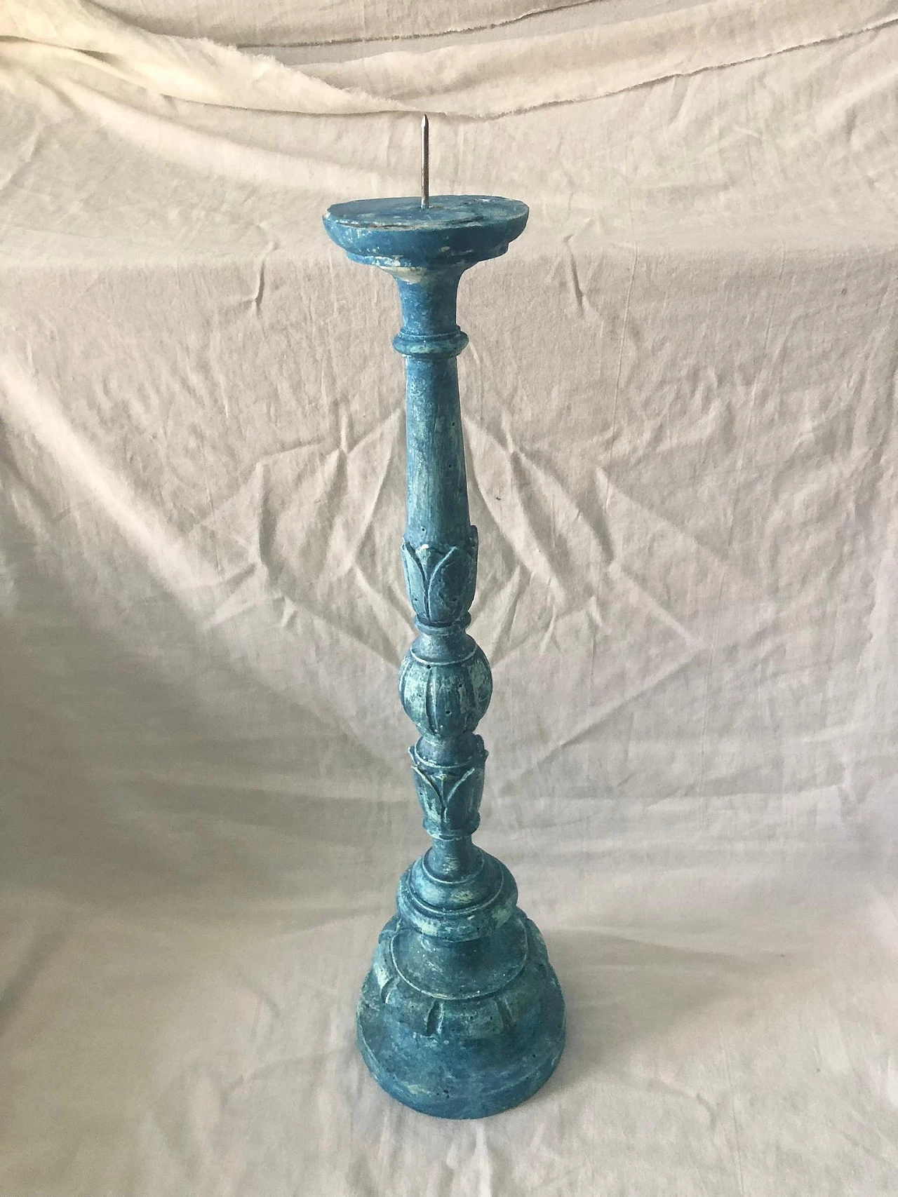 Carved and pickled blue wood candle holder, 1940s 10
