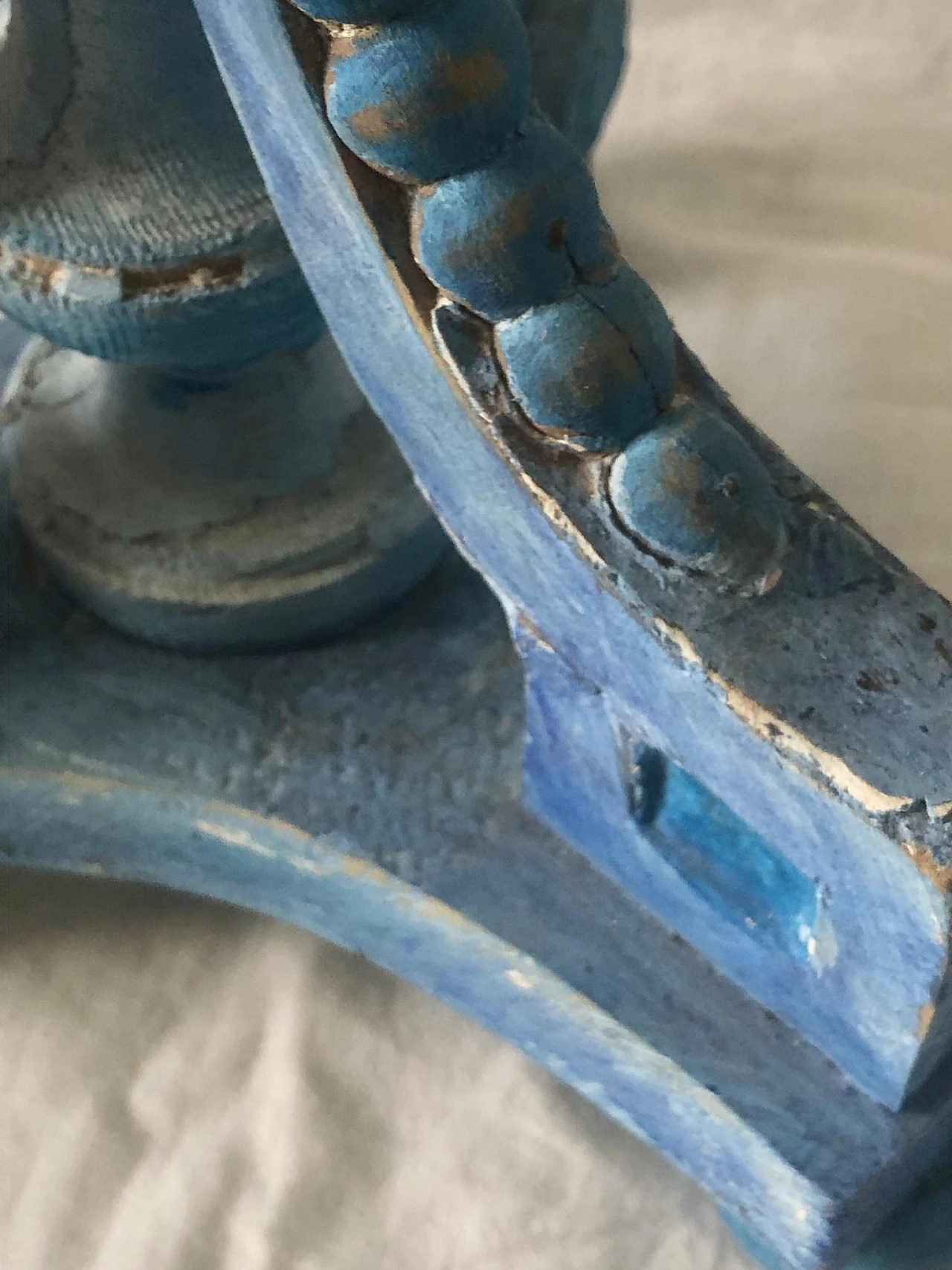 Candeliere in legno blu intagliato e decapato, anni '20 3