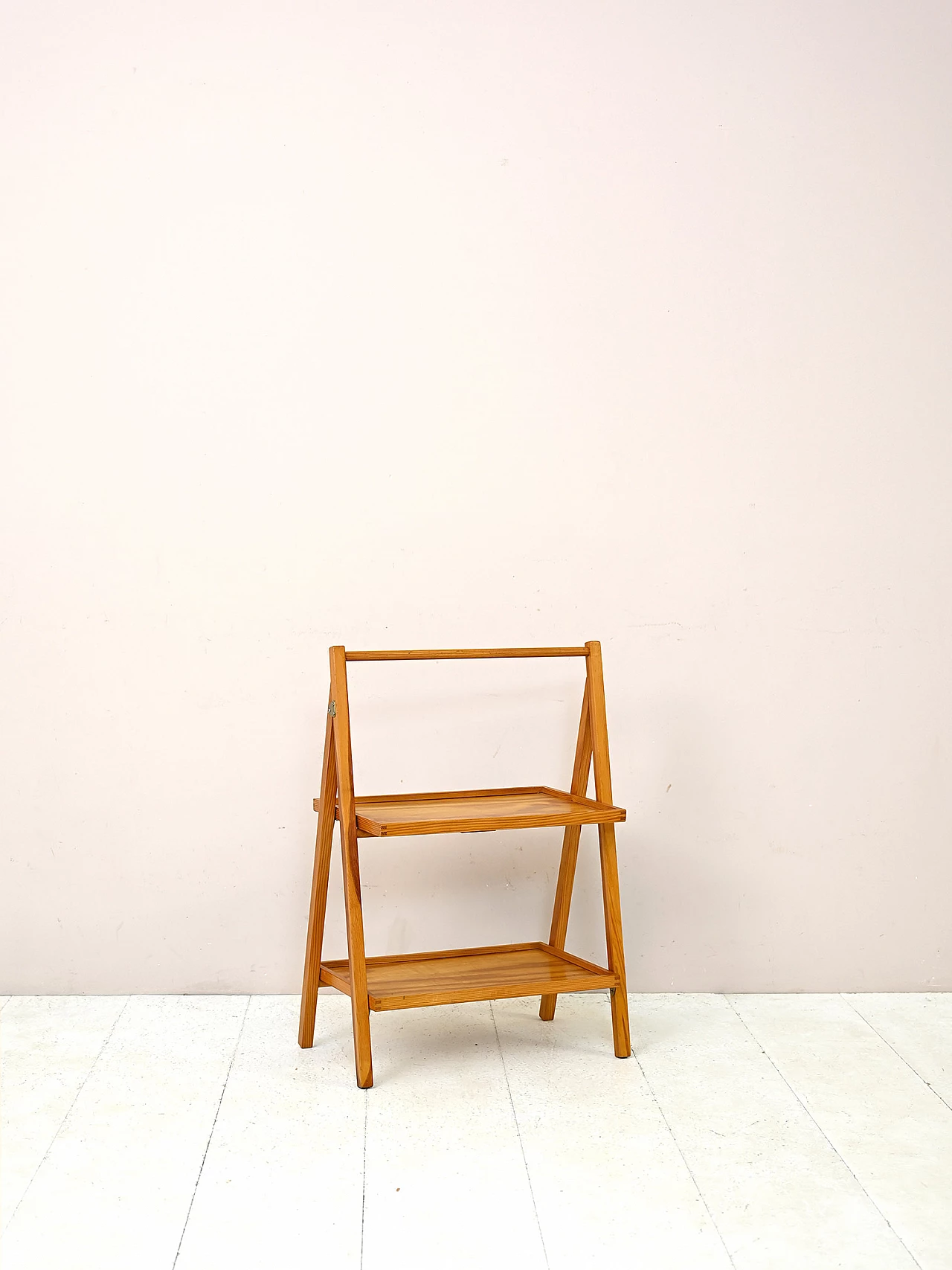 Tavolino Rotondo A 2 Livelli In Legno Di Pino E PP – Bordo Rialzato, 44x40 Cm, Per Piccoli Spazi, Soggiorno
