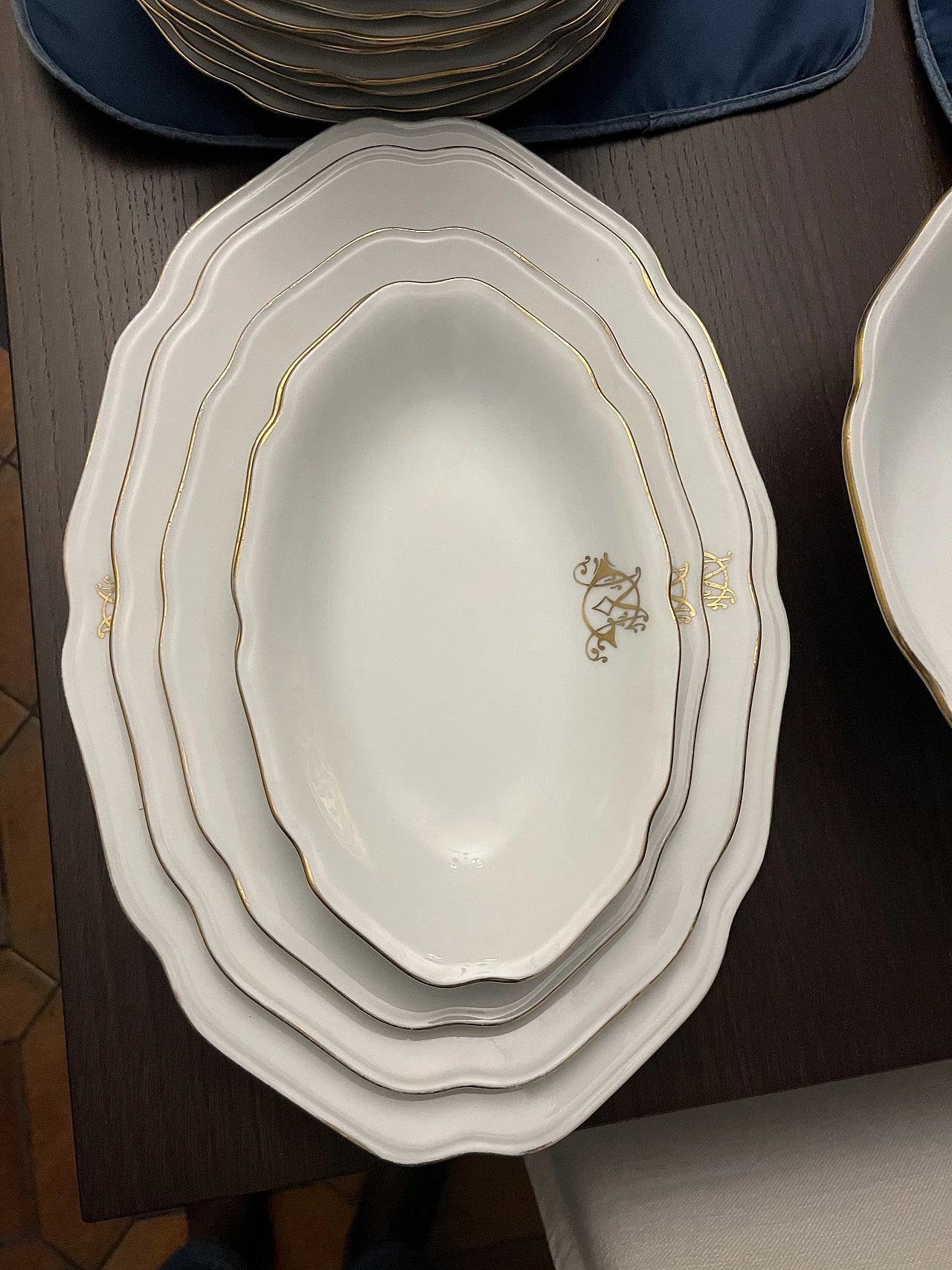 Servizio da tavola in porcellana con dettagli in oro 24 carati, inizio '900 15