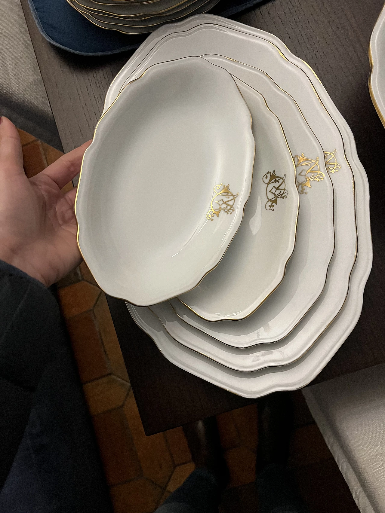 Servizio da tavola in porcellana con dettagli in oro 24 carati, inizio '900 16